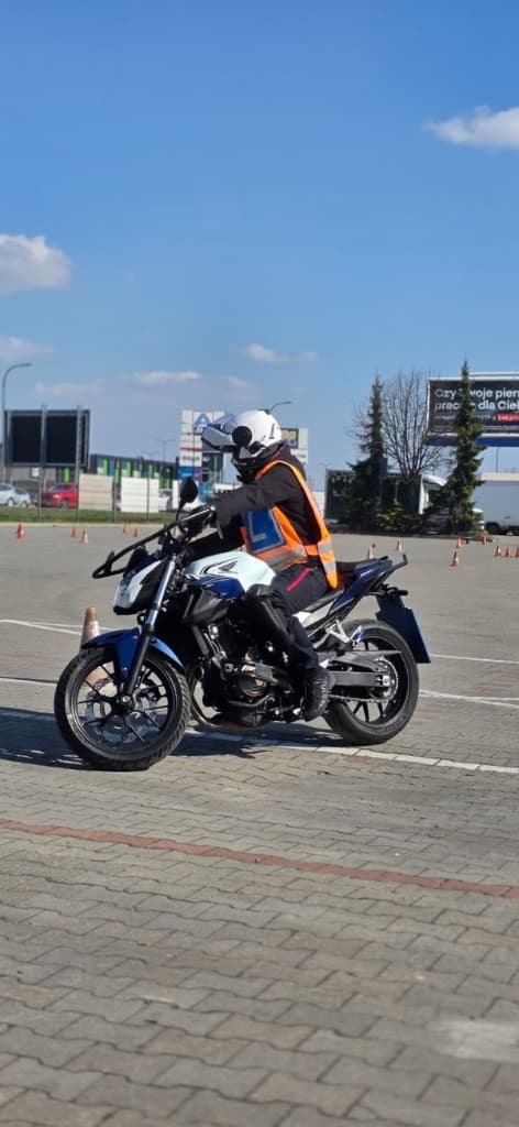 Szkolenie motocyklowe na Honda — plac OSK Waszczyn